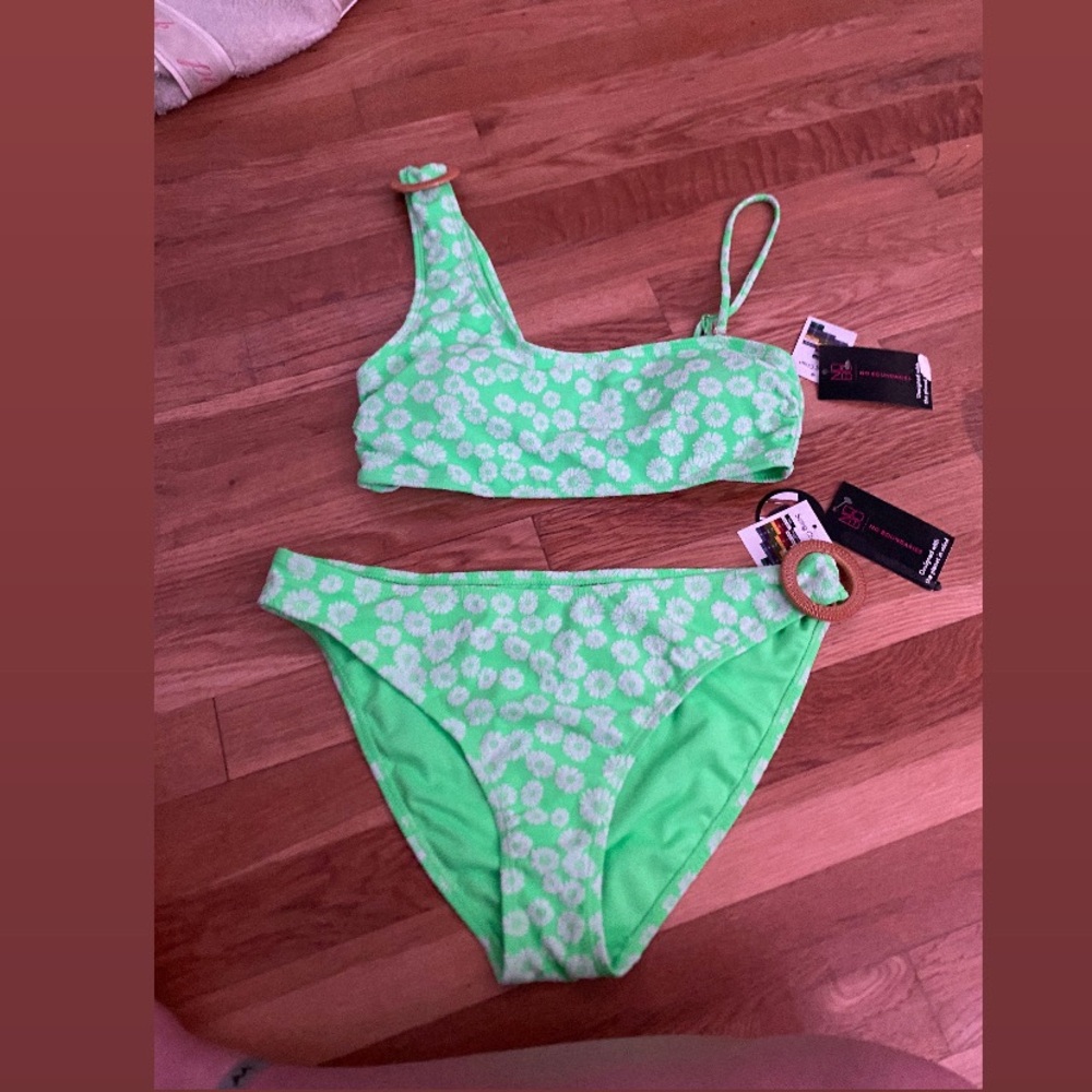 cute bright green swimsuit with white flowers !!